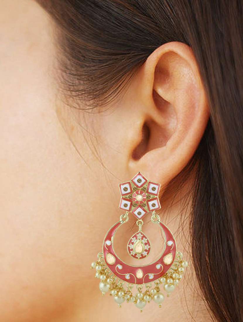 gold plated earring - 18567155 -  Standard Image - 3