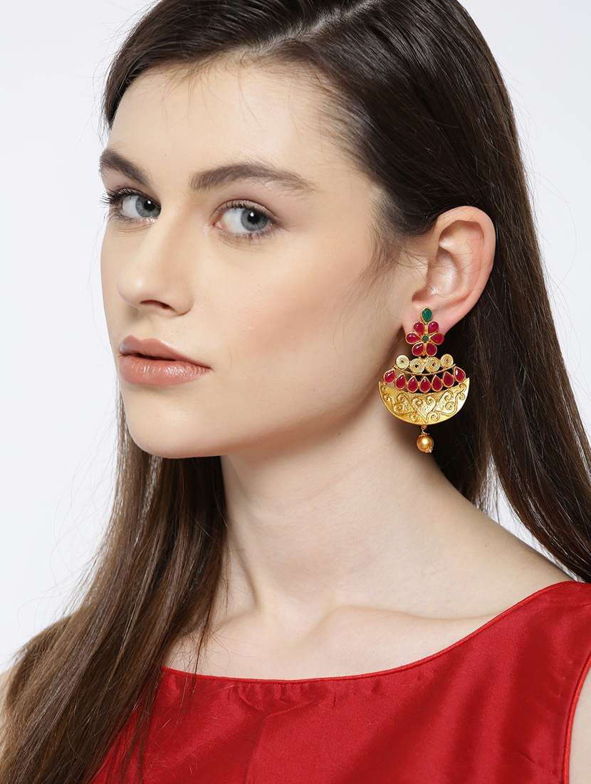 gold plated earring - 18567156 -  Standard Image - 3