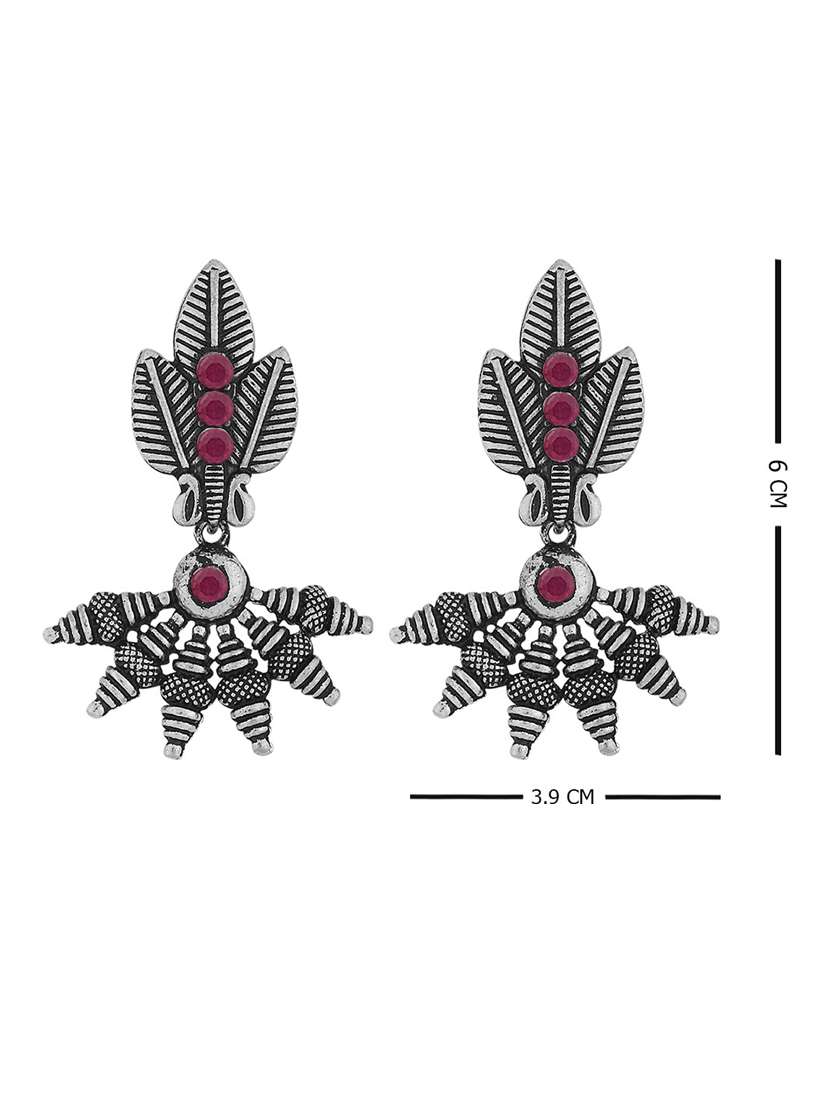 silver plated earring - 18567185 -  Standard Image - 3