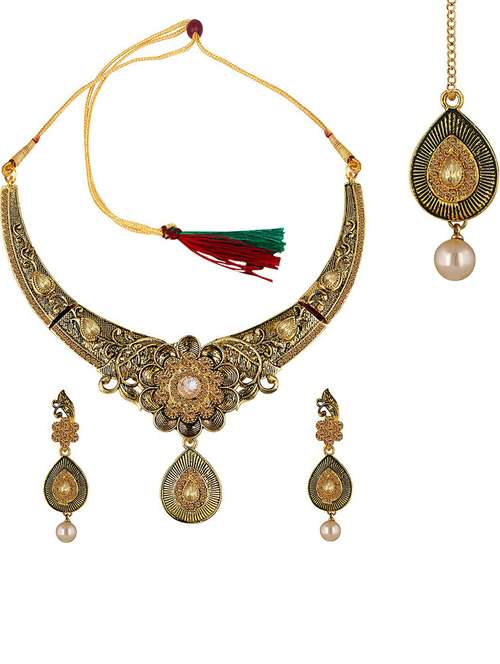 gold metal set - 18567495 -  Standard Image - 0