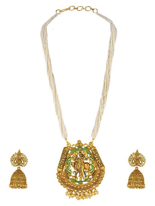gold metal set - 18567517 -  Standard Image - 0