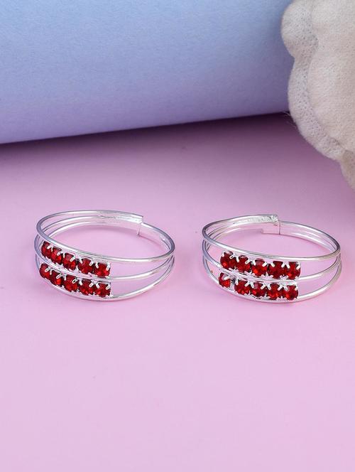 toe ring  - 18573652 -  Standard Image - 0