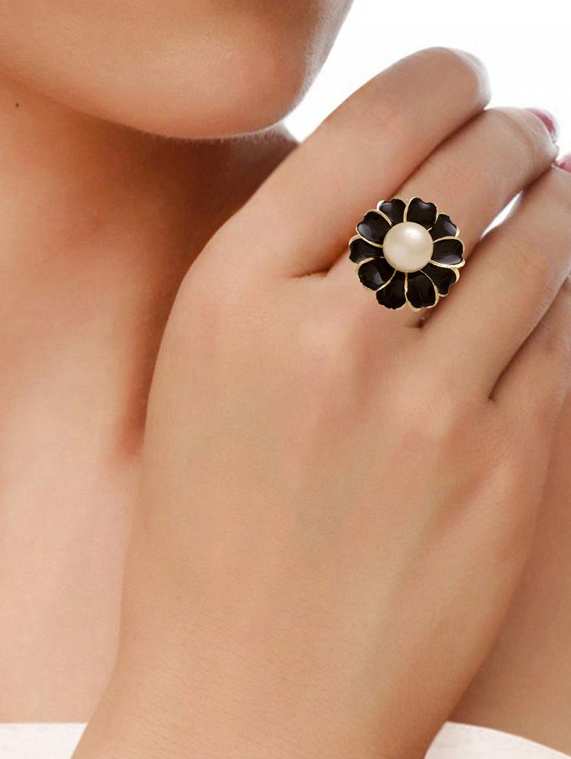gold plated finger ring - 18573811 - Standard Image - 3