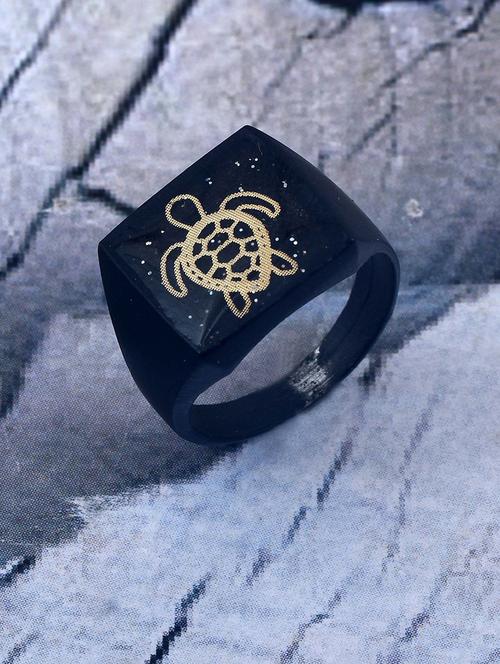 unisex finger ring  - 18573953 -  Standard Image - 0