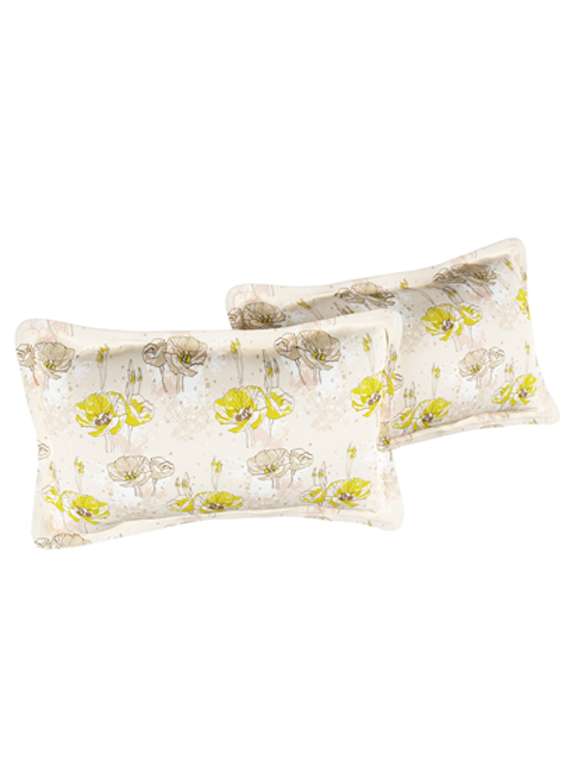 bed sheet - 18592491 -  Standard Image - 3