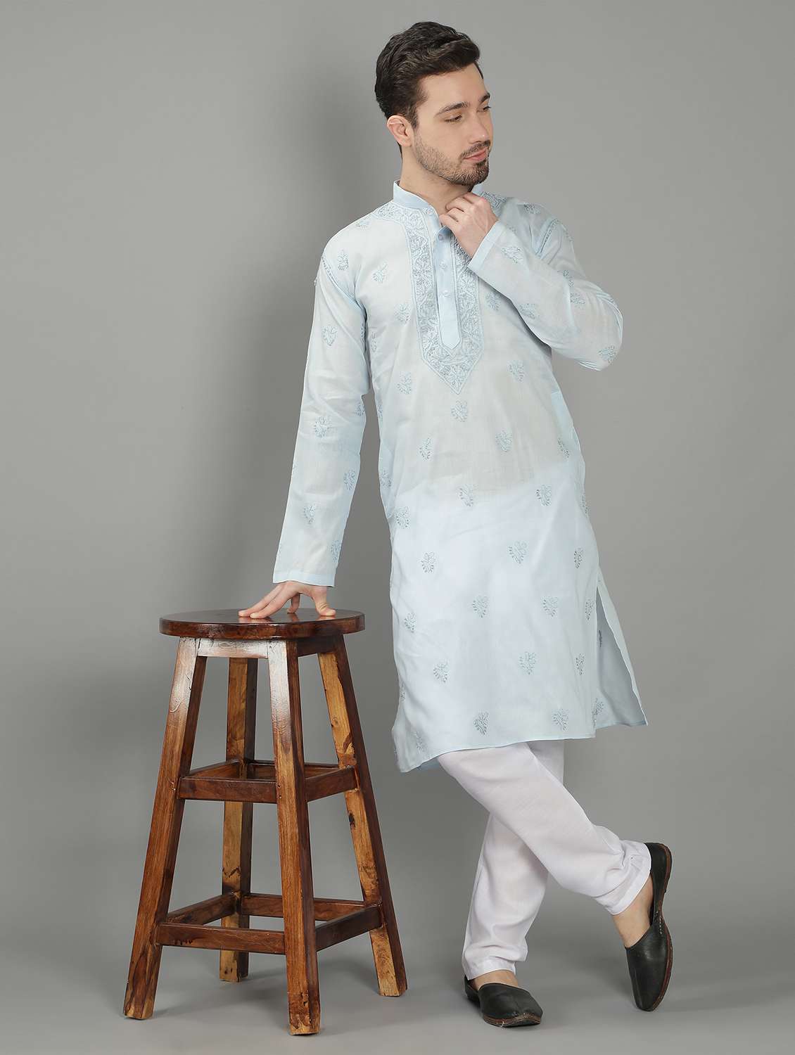 embroidered long kurta - 18602036 - Standard Image - 3