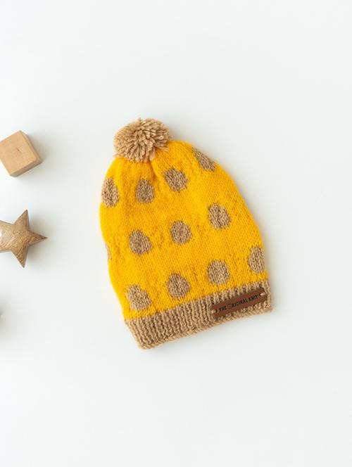yellow wool cap - 18602180 -  Standard Image - 0