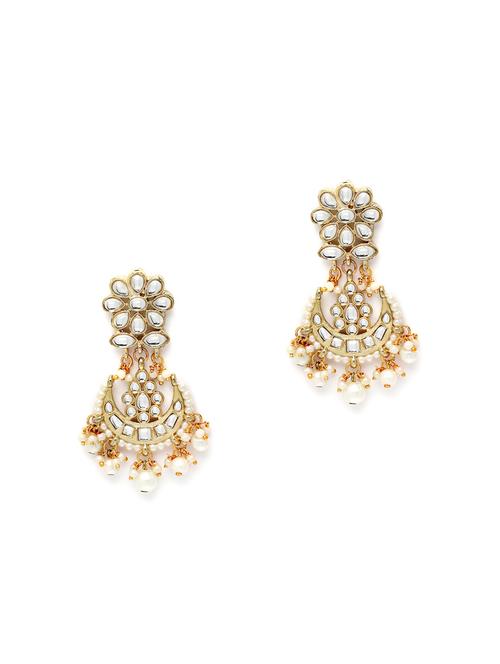 gold metal earring - 18633144 -  Standard Image - 0