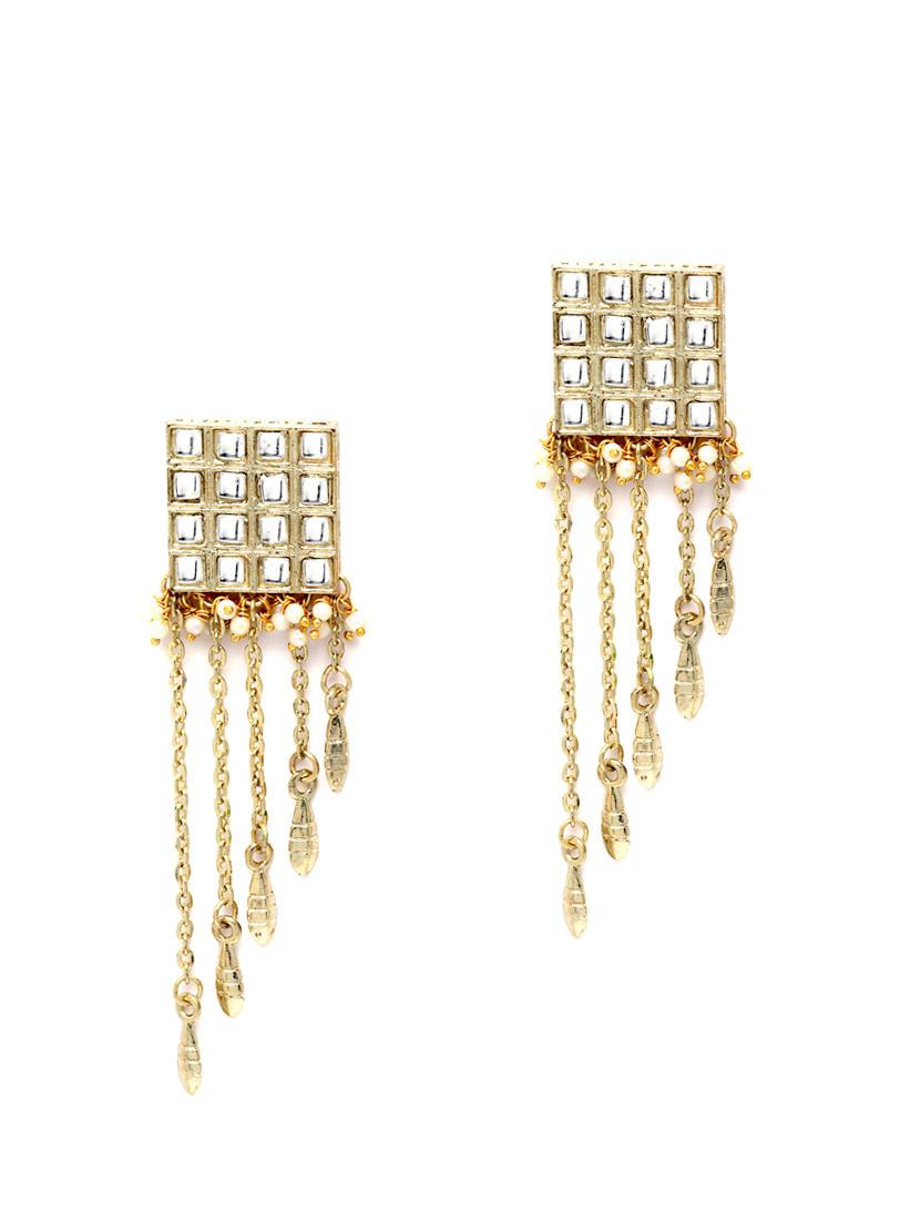 gold metal earring - 18633151 - Zoom Image - 0