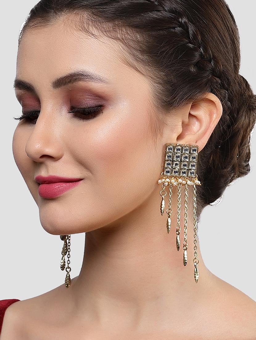gold metal earring - 18633151 - Standard Image - 3