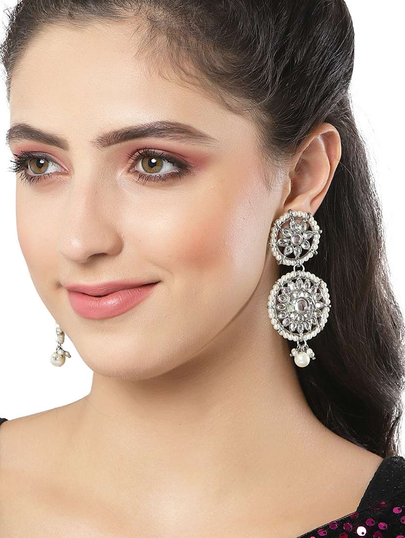 silver metal earring - 18633186 -  Standard Image - 3