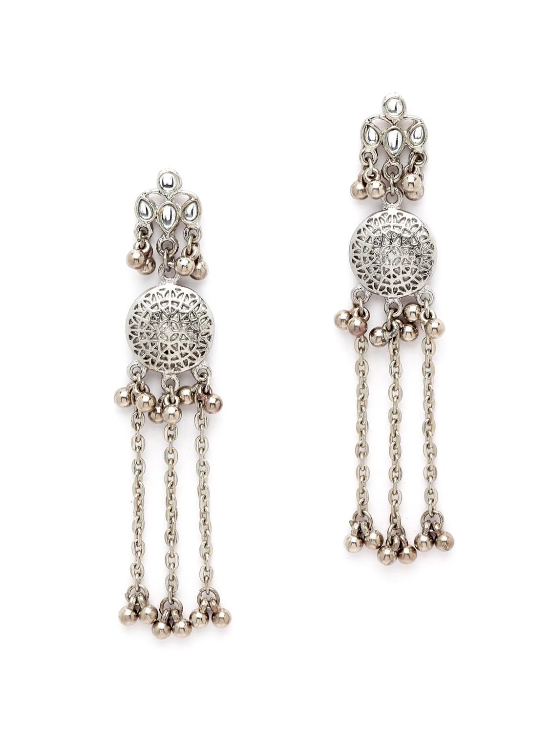 silver metal earring - 18633219 - Zoom Image - 0