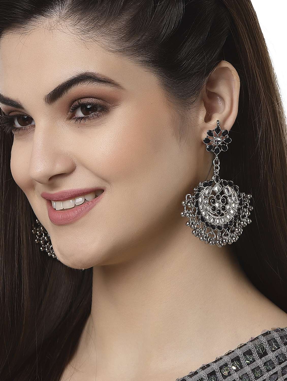 black metal earring - 18633272 - Standard Image - 3