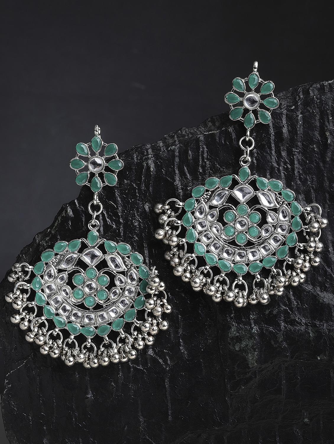 green metal earring - 18633275 - Zoom Image - 0