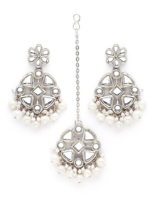 white earing & maang tikkka set - 18633436 - Standard Image - 0