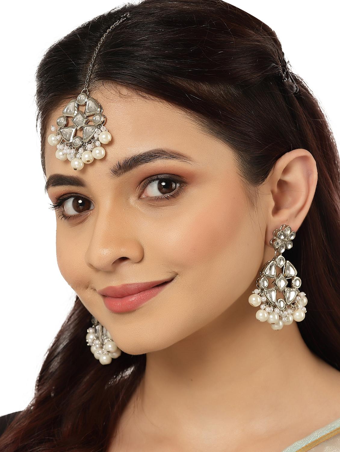 white earing & maang tikkka set - 18633436 - Standard Image - 3