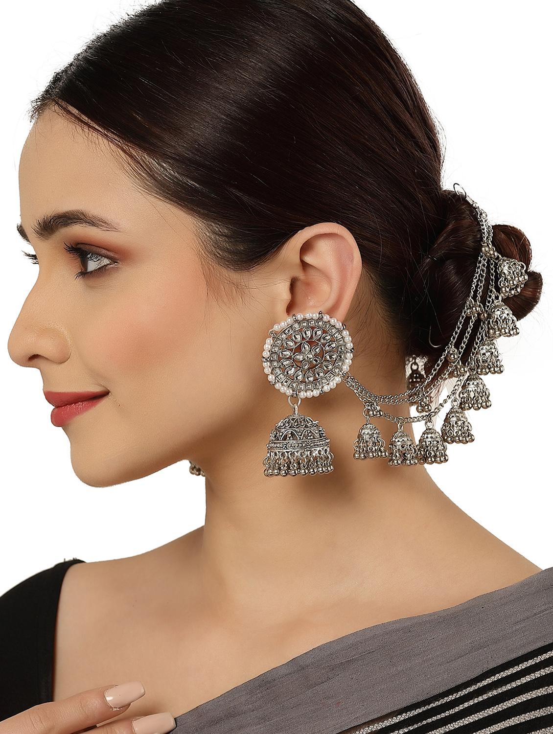 silver metal earring - 18633441 - Standard Image - 3