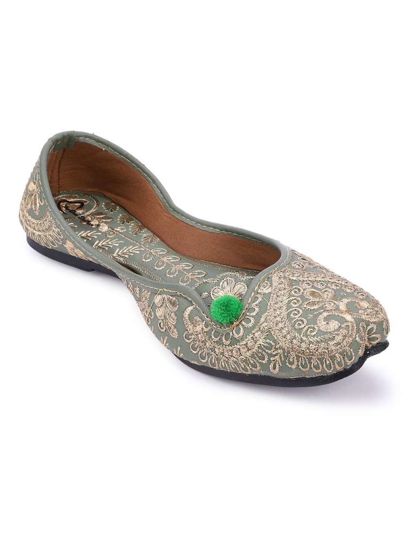 women embroidered mojari 