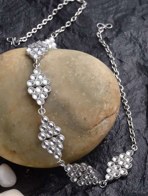 silver metal maatha patti - 18635747 -  Standard Image - 0