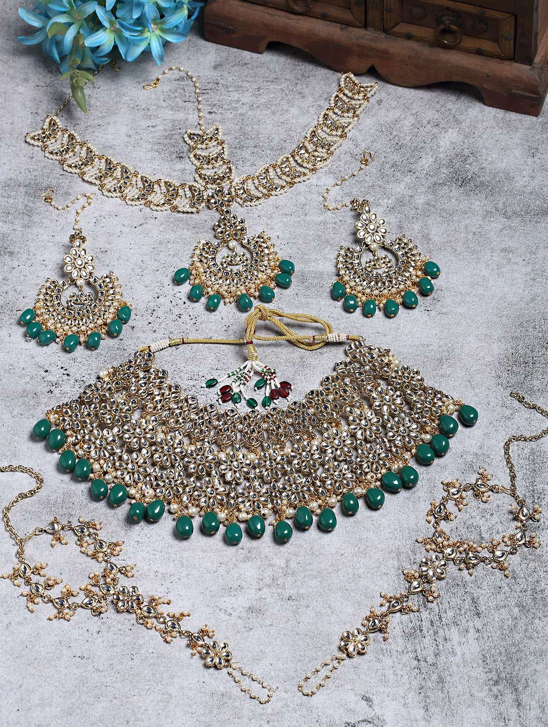 karatcart gold plated green tumble floral kundan bridal necklace set 