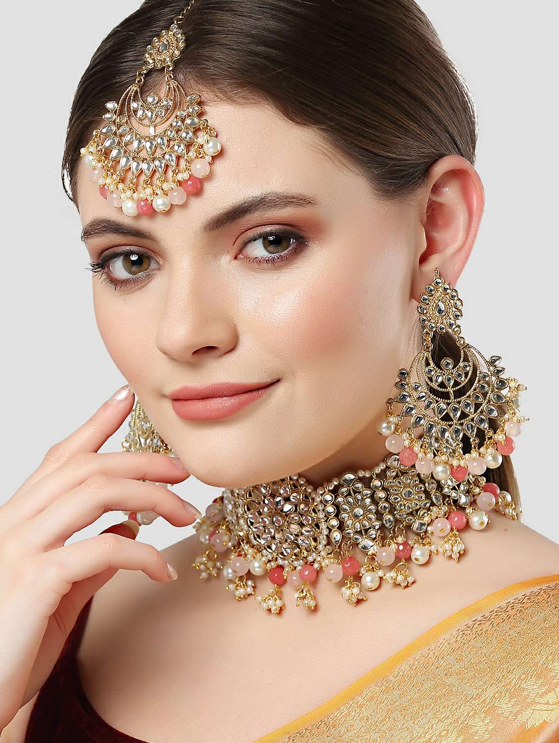 karatcart gold plated peach and pink beads kundan necklace earrings and maang tikka set - 18635881 - Standard Image - 5