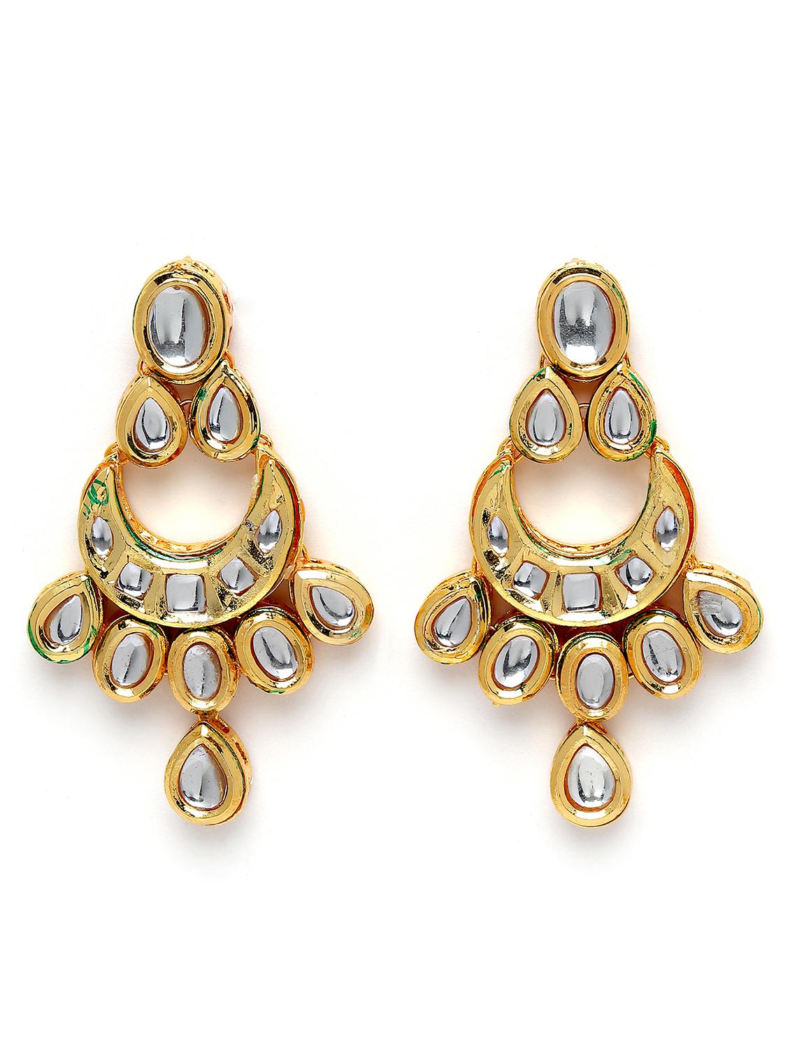 gold plated kundan necklace earring and maang tikka set - 18635902 - Standard Image - 3