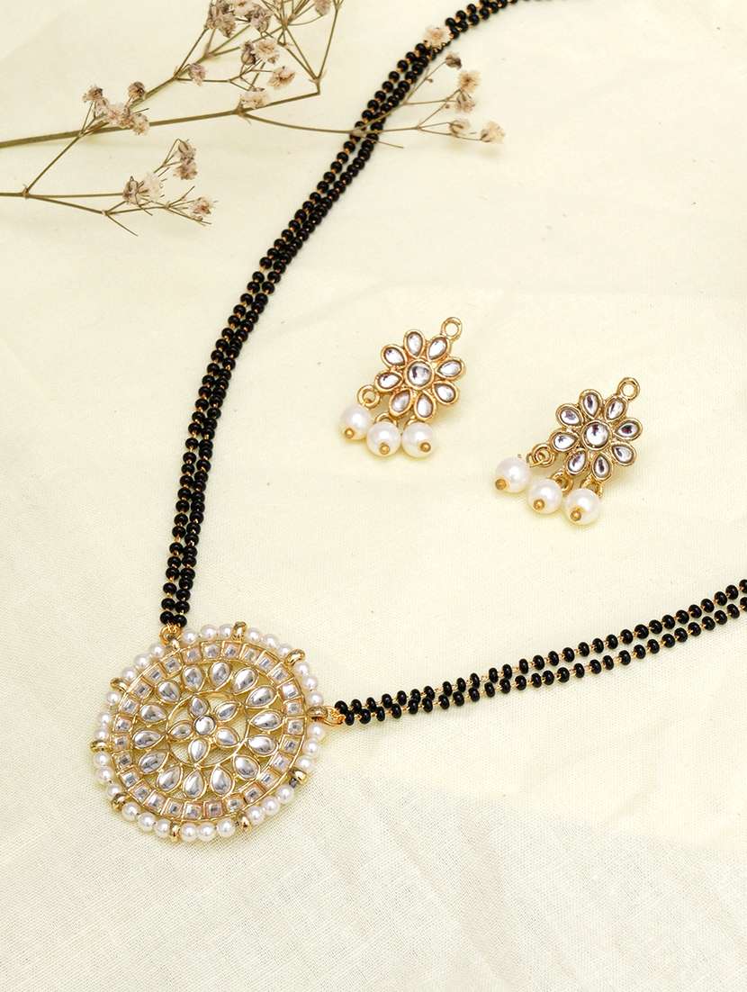 white metal necklaces - 18635959 -  Zoom Image - 0