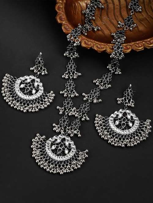 black metal necklaces and earring - 18635990 - Standard Image - 0