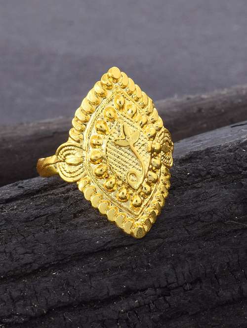 gold brass finger  ring - 18637710 -  Standard Image - 0