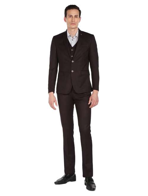 notched lapel collar single breasted suit - 18646176 -  Standard Image - 0