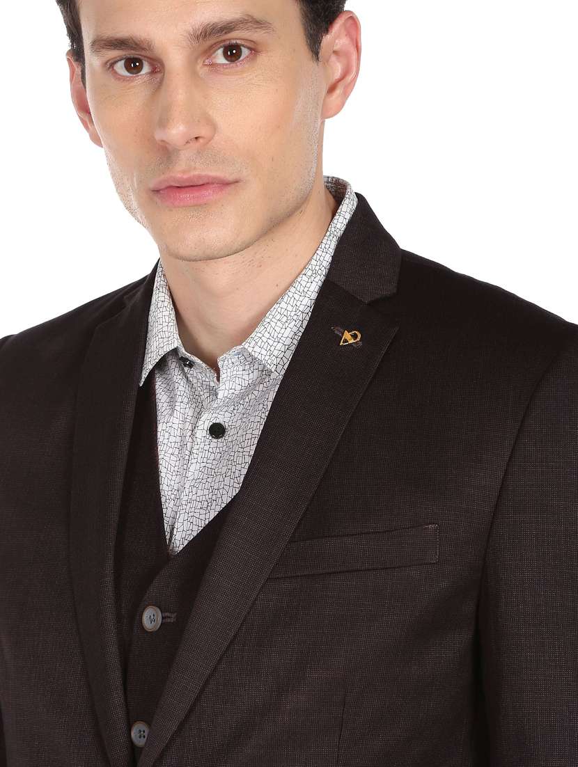 notched lapel collar single breasted suit - 18646176 -  Standard Image - 5