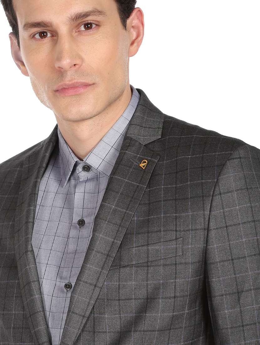 notched lapel collar single breasted suit - 18646177 -  Standard Image - 5