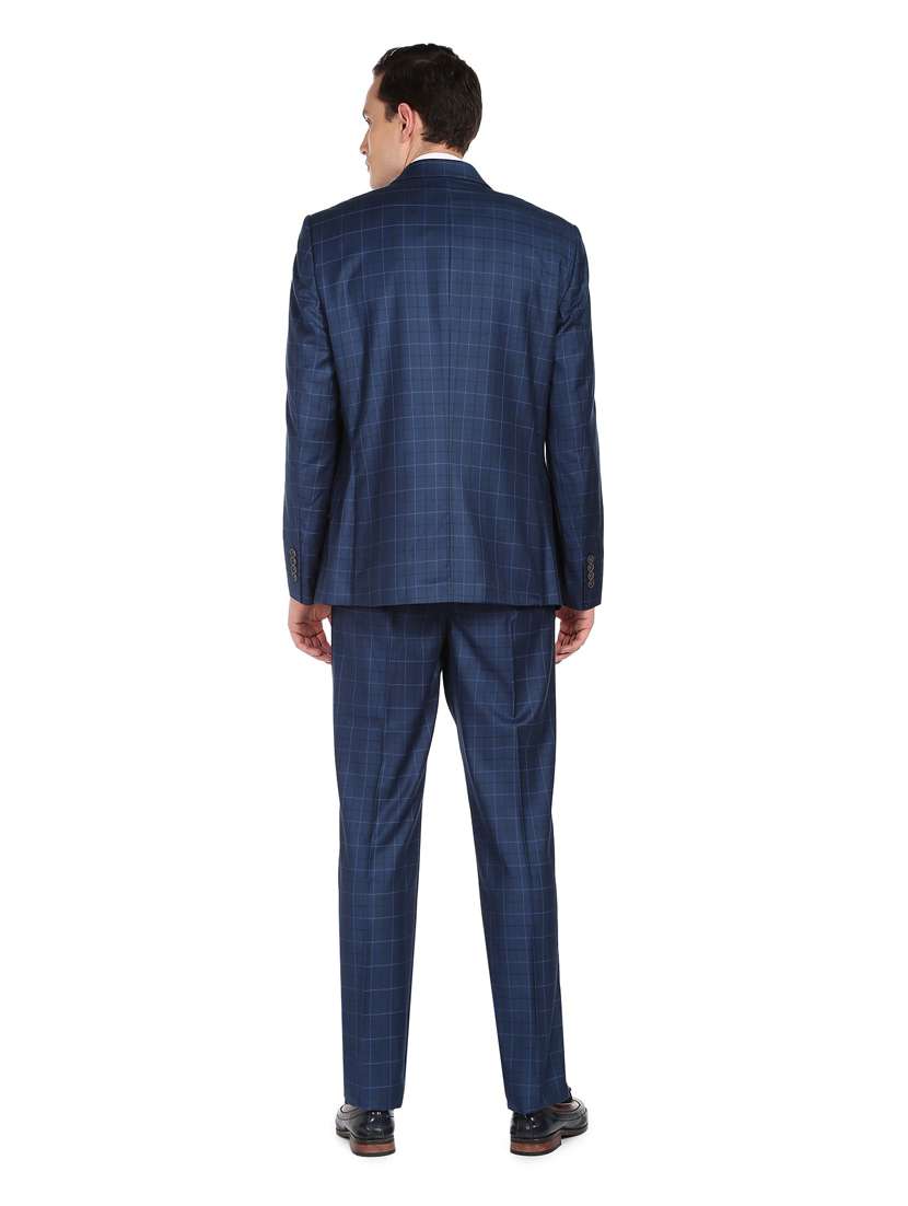notched lapel collar single breasted suit - 18646178 -  Standard Image - 3