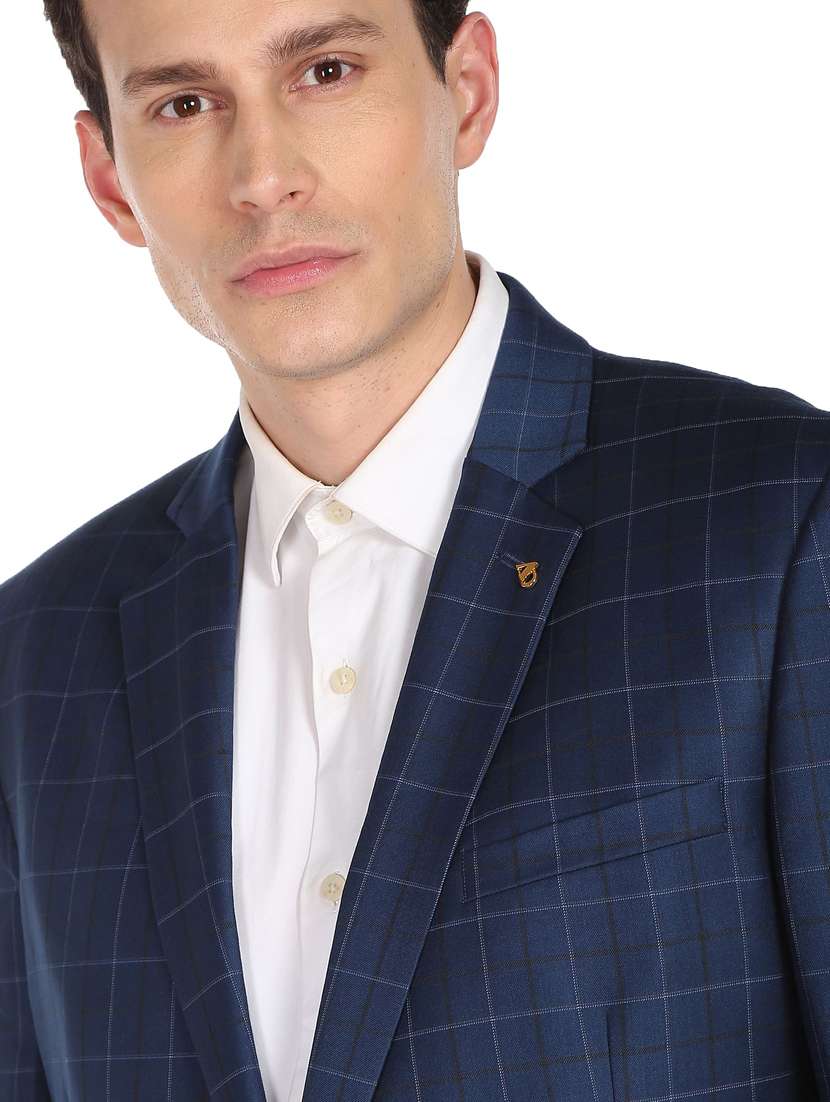 notched lapel collar single breasted suit - 18646178 -  Standard Image - 5