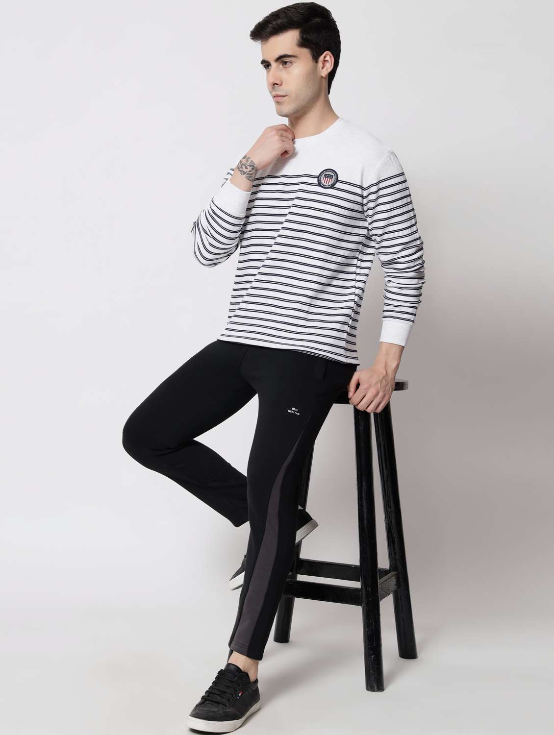 white cotton chest print sweatshirt - 18720567 - Standard Image - 3