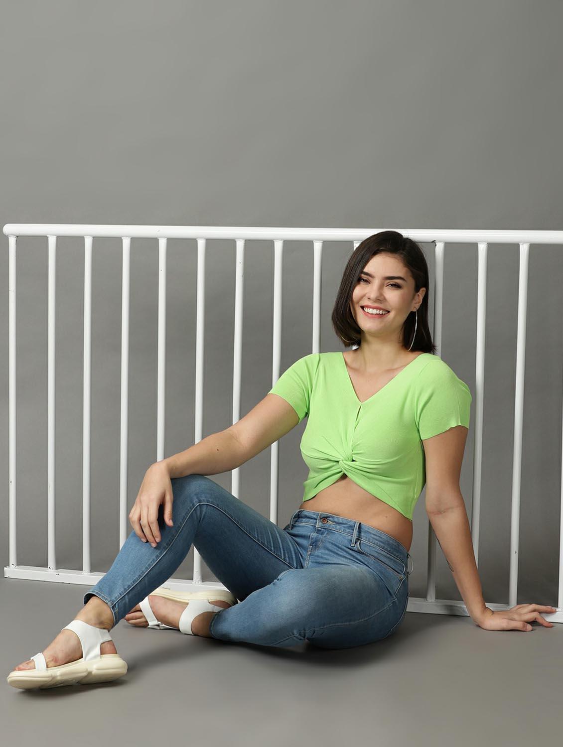 women's crop v neck top - 18734866 - Standard Image - 3