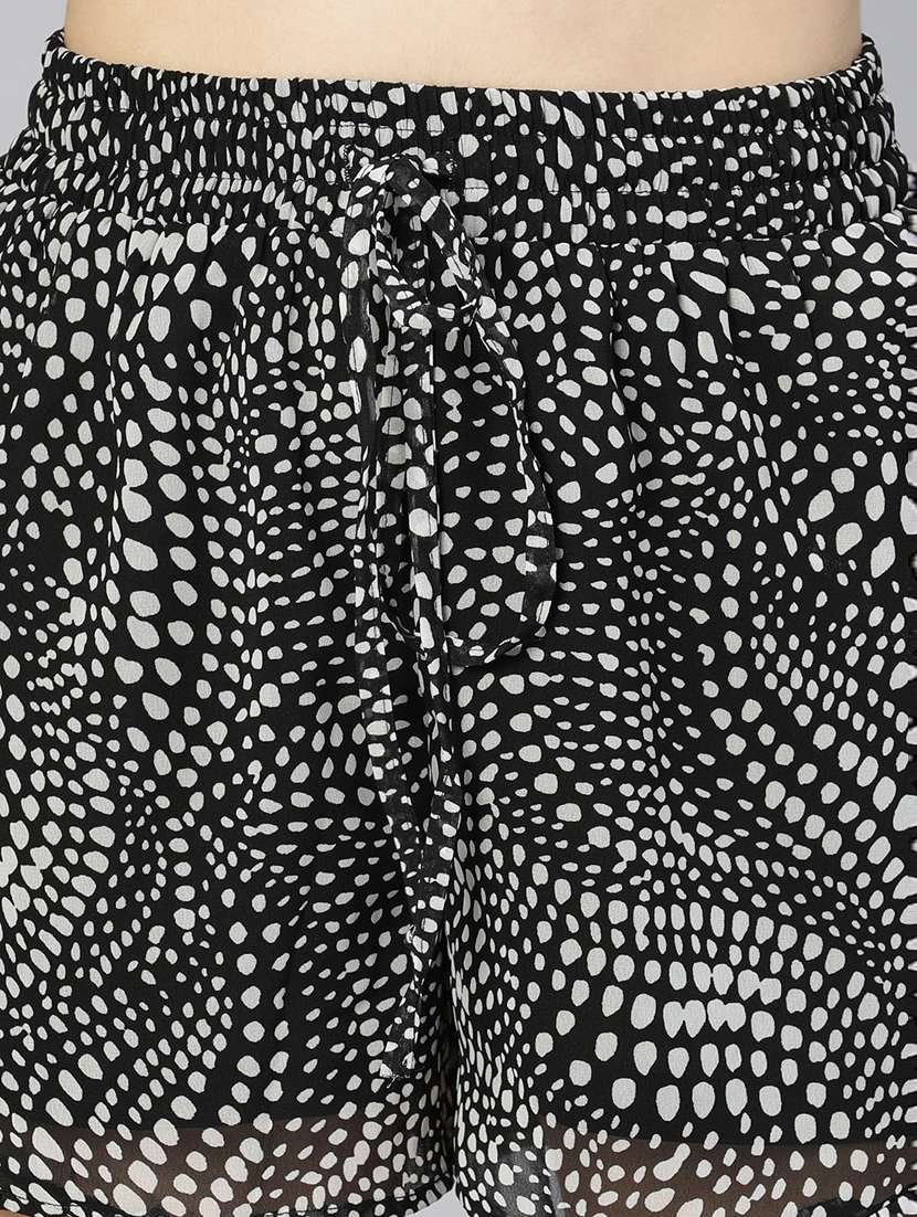 mid rise printed shorts  - 18736429 -  Standard Image - 5