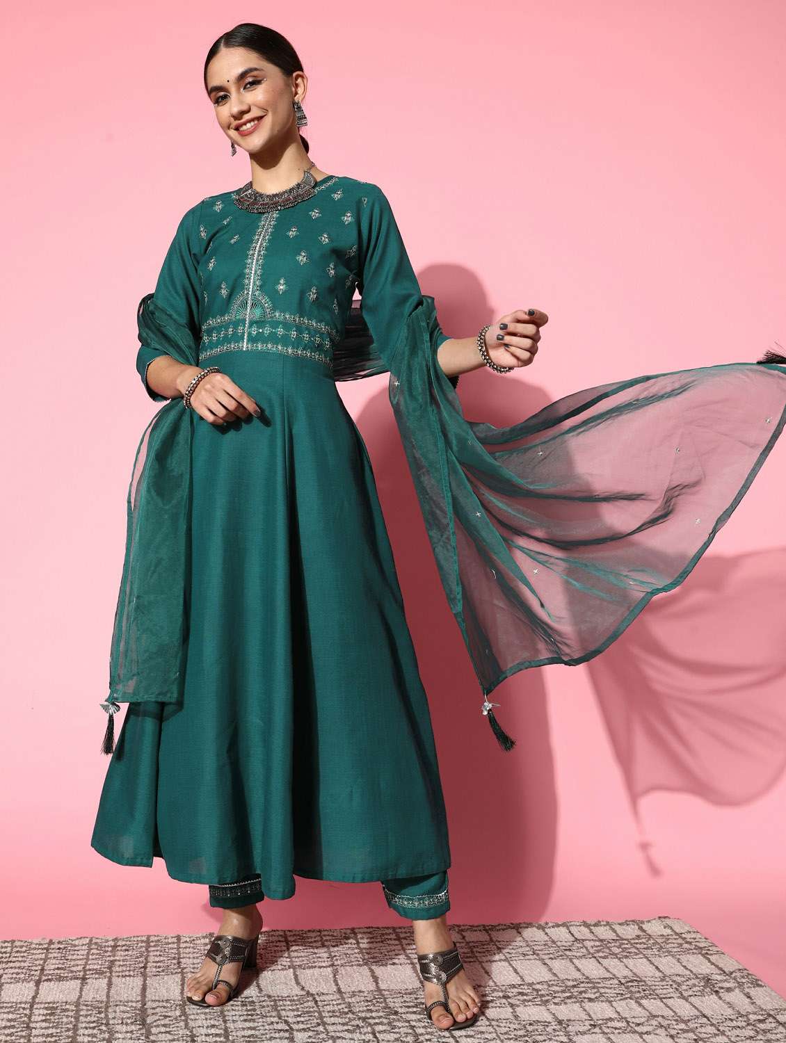 green kurta pant set with dupatta - 18743803 -  Standard Image - 3