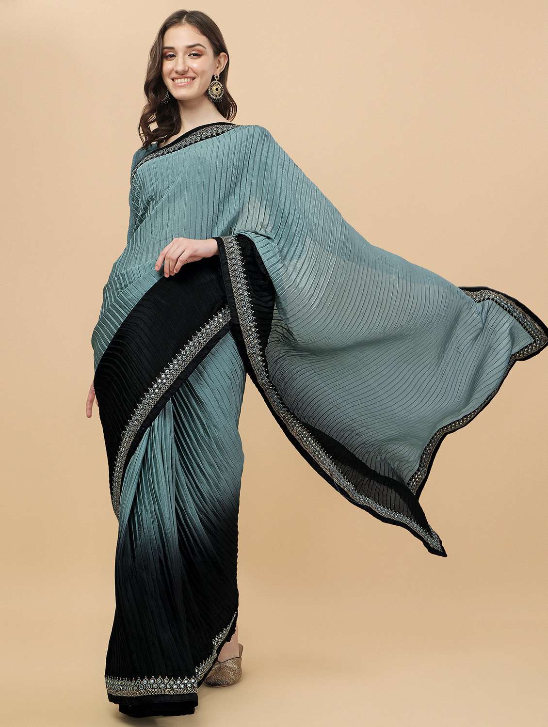 women's self design grey colored saree with blouse - 18754250 - Zoom Image - 0