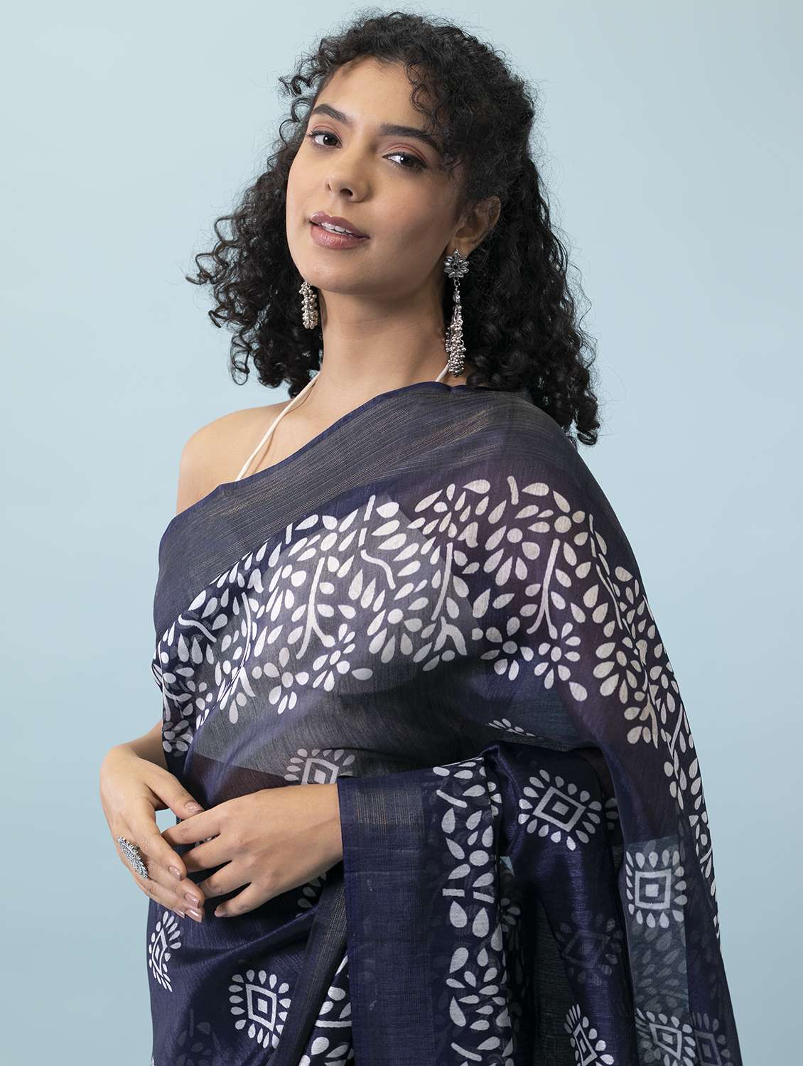 women's batik blue colored saree with blouse - 18801366 -  Standard Image - 3