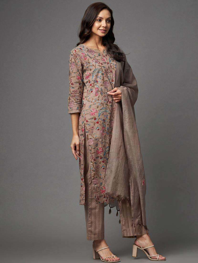 women three quarter sleeve kurta pant with dupatta set - 18801879 -  Standard Image - 3