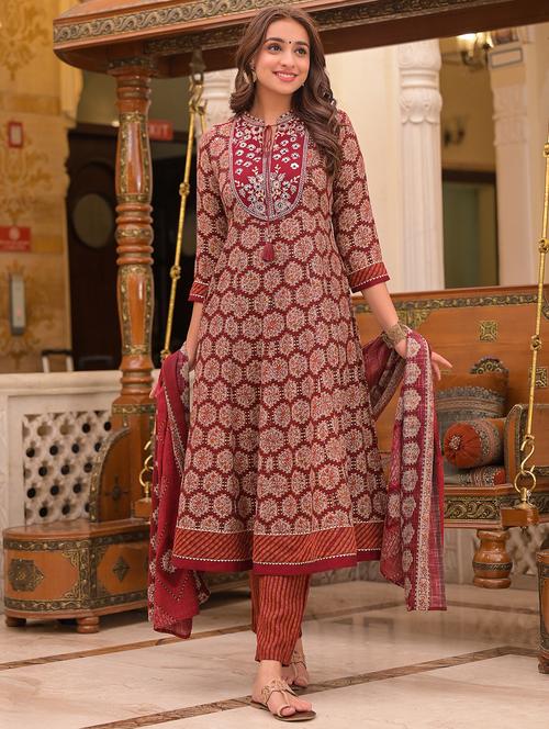 embroidered kurta pant dupatta set - 18875694 - Standard Image - 0