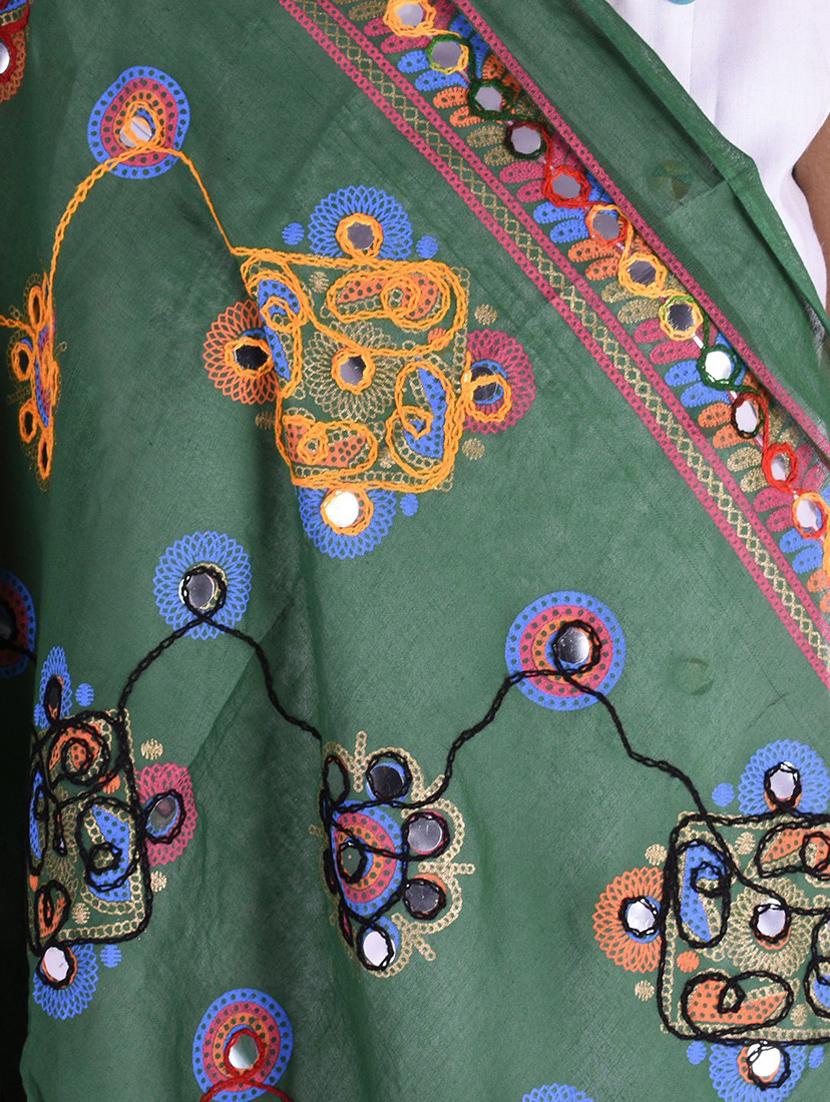 green embroidered dupatta - 18906777 - Standard Image - 3