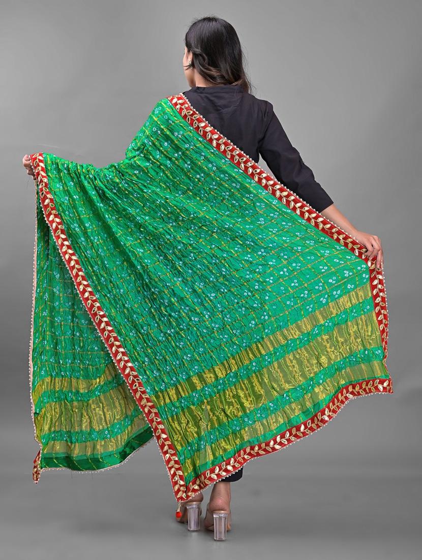 green crinkled bandhani print lace border dupatta - 18906969 - Standard Image - 3