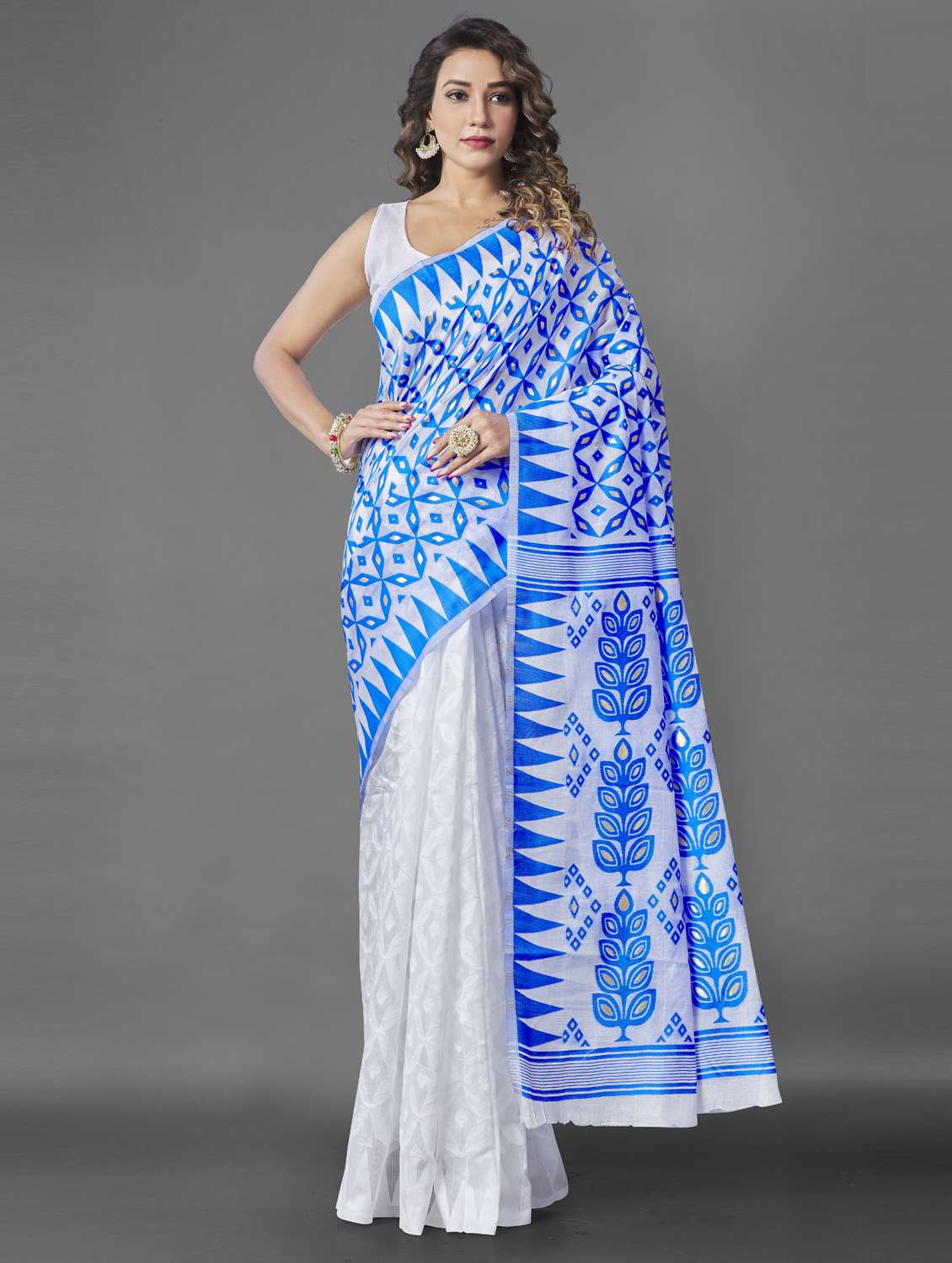 women's floral white colored saree - 19109831 - Zoom Image - 0