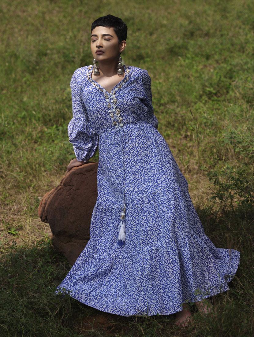 v-neck printed flared dress - 19111270 - Standard Image - 5