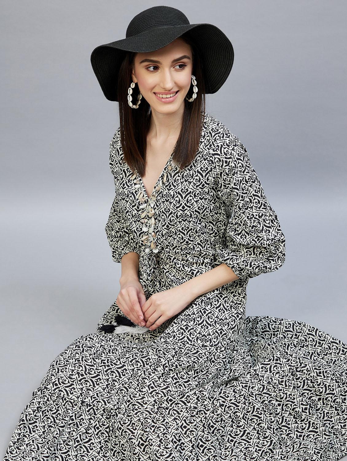 v-neck printed flared dress - 19111271 - Standard Image - 5