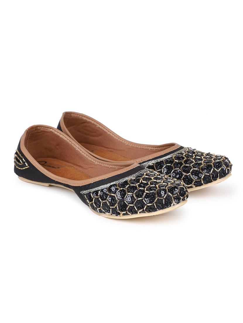 embellished jutis & mojaris - 19117281 -  Zoom Image - 0
