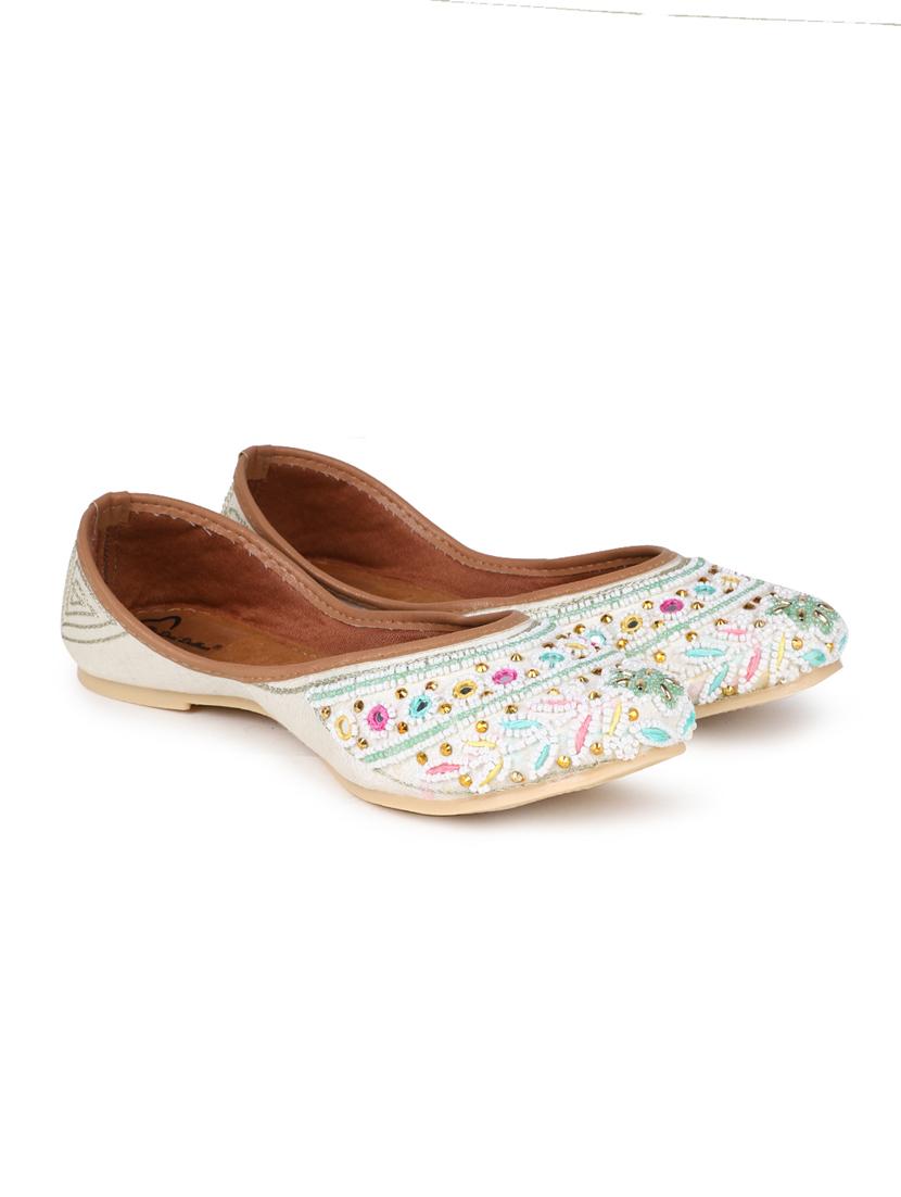 embellished jutis & mojaris - 19117287 - Zoom Image - 0