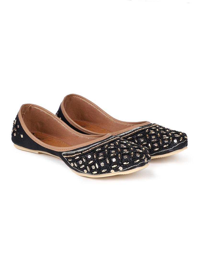 embellished jutis & mojaris - 19117294 - Zoom Image - 0